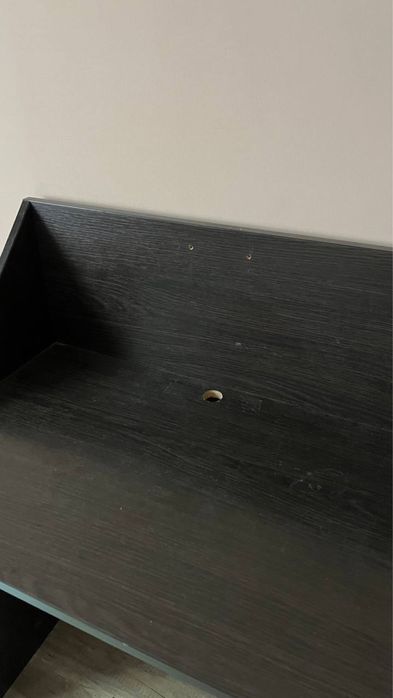 Компютерний стіл з надбудовою