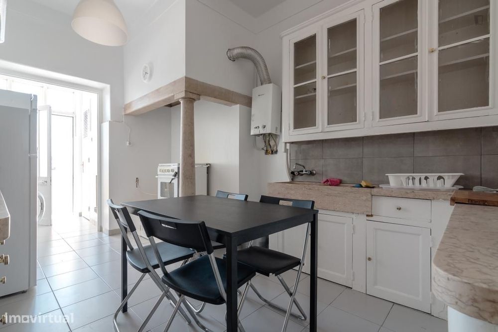 Quarto - localizado em Intendente Lisbon