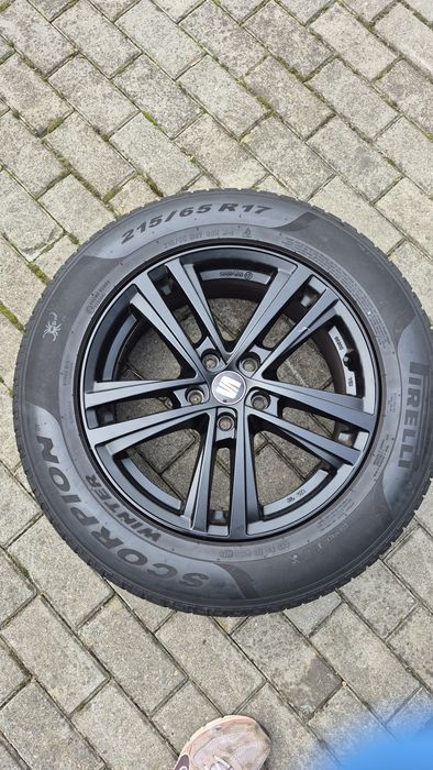 Alufelgi 17 cali 5 x 112 z oponami zimowymi Seat