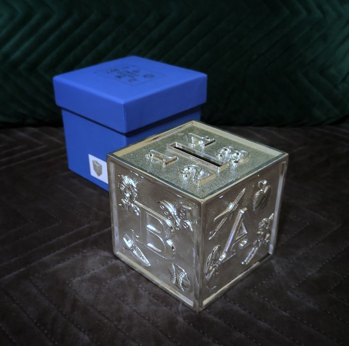 Posrebrzana skarbonka w kształcie kostki / ABC / w ozdobnym pudełku