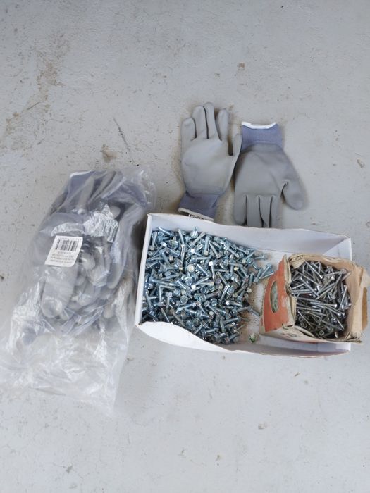 485 parafusos de rosca em inox 30 mm comprido e 5 mm de grosso e cabeça para chave 10 +1000 parafusos para madeira de 35mmx2,5mm