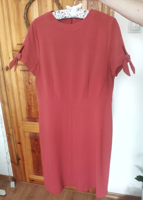 Дуже красива сукня, з цікавими рукавами