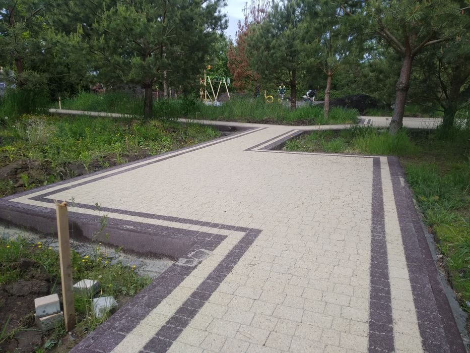 Професійне укладання бруківки.
