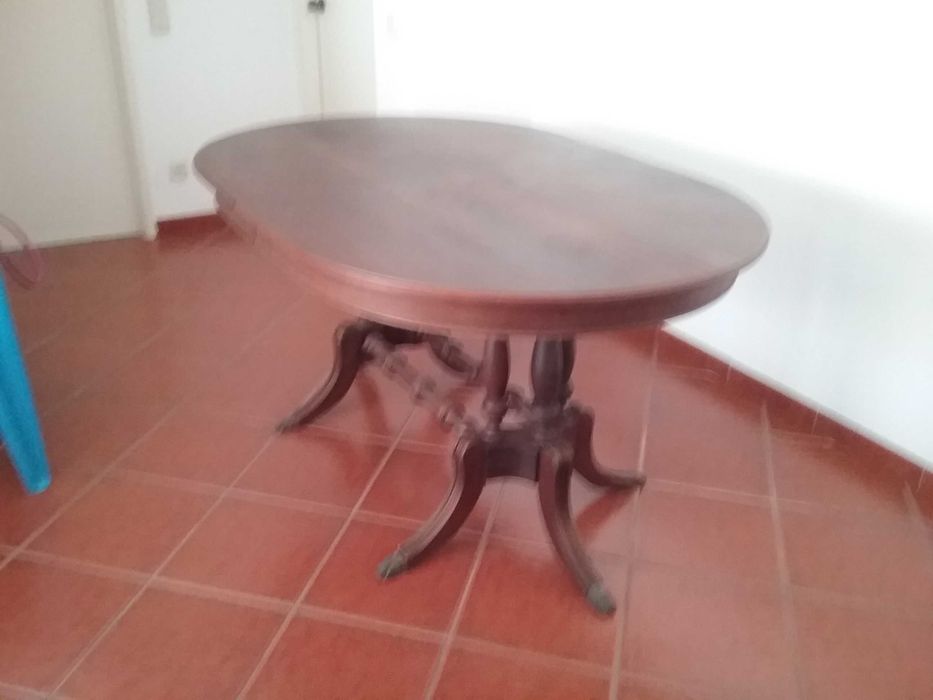 mesa de sala madeira maciça e cama de casal