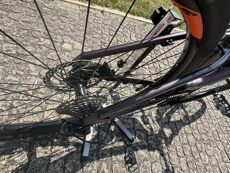 KTM Macina Race 592 em estado irrepreensível