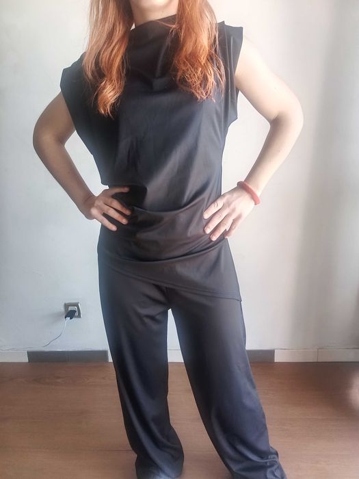 Conjunto tendência preto com detalhe em bico