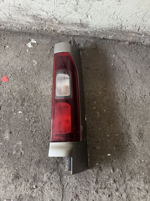 Lampa tylna prawa kompletna Renault Trafic 3 Opel Vivaro B Talento