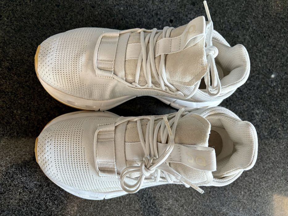 Białe sneakersy Cloud marki On