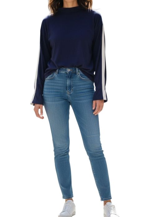 Granatowa bluza closed
Rozmiar 42/44
Stan bardzo dobry 
Szerokość od p