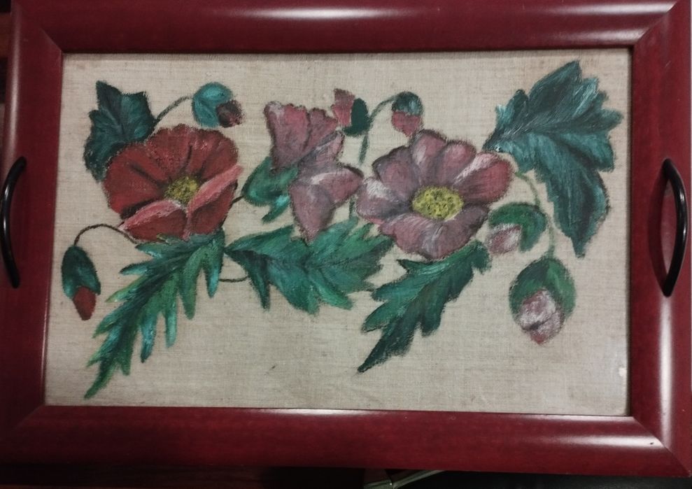 Tabuleiro pintado á mão,em linho muito antigo .Com moldura em bordeaux