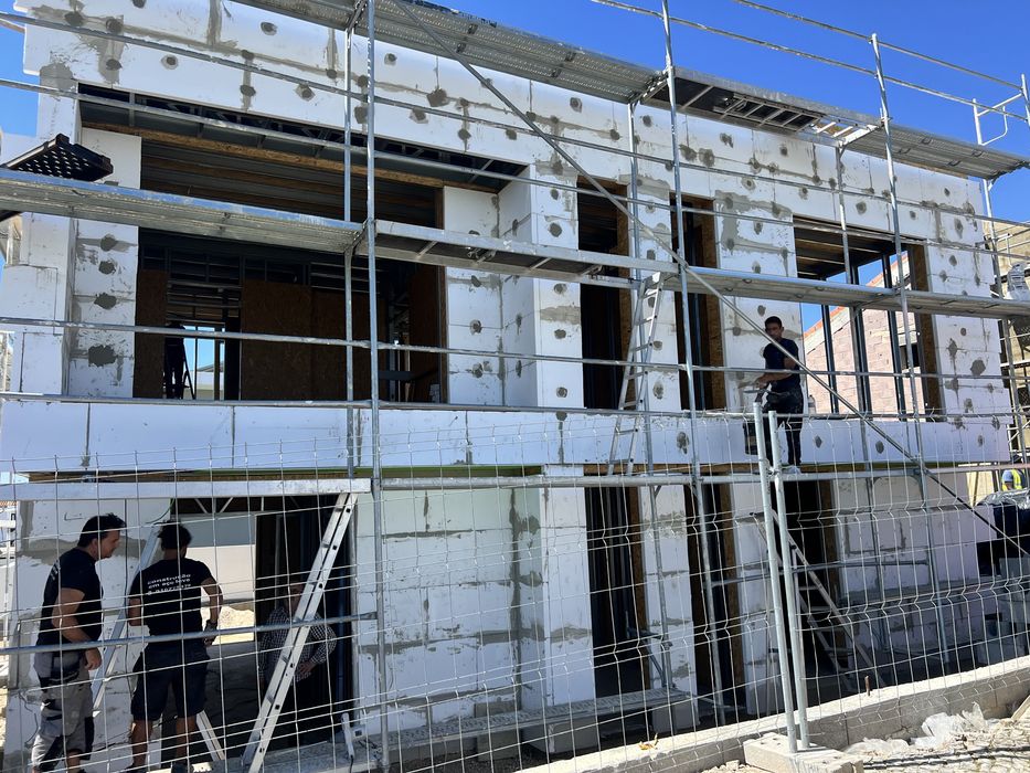 Alugo andaimes com montagem