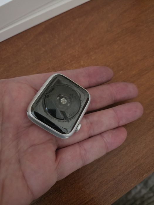 Наручний годинник Apple watch SE . Як новий