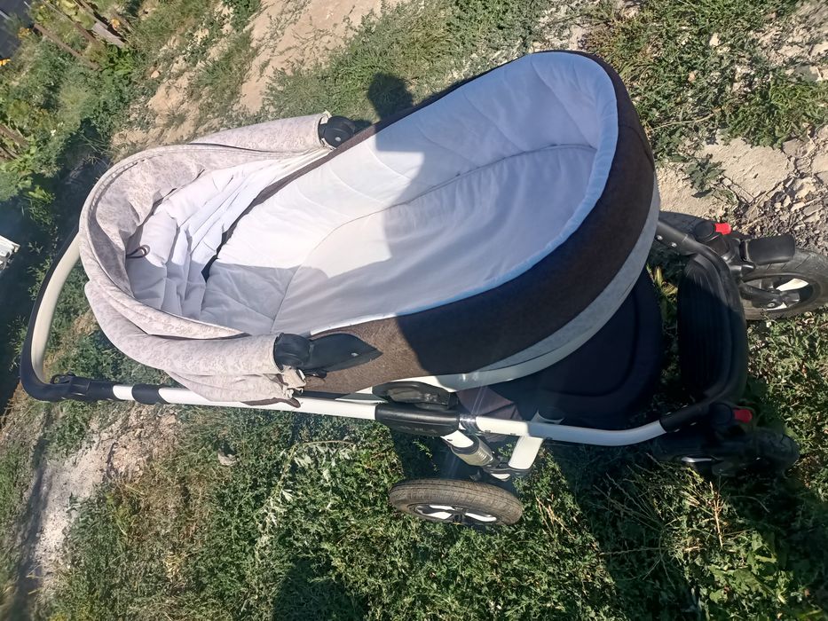Продам коляску дитячу. Маневрена,висока