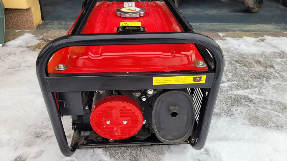 Бензиновий електрогенератор Powertech PT6500WE