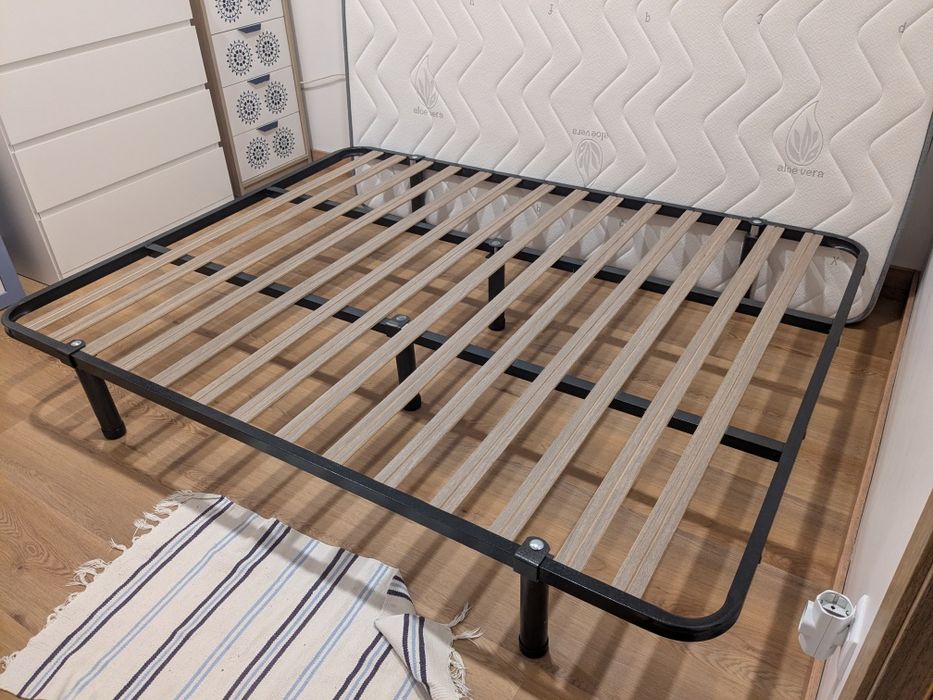 Colchão e estrado