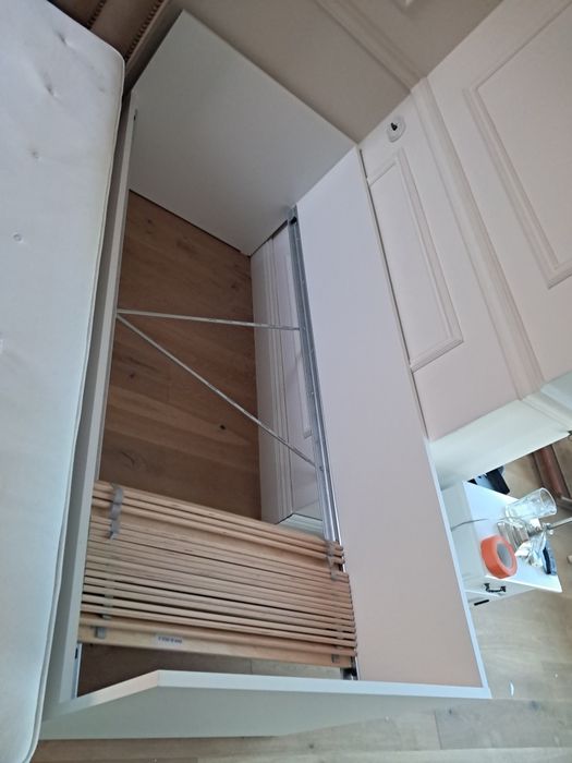 Łóżko       ikea