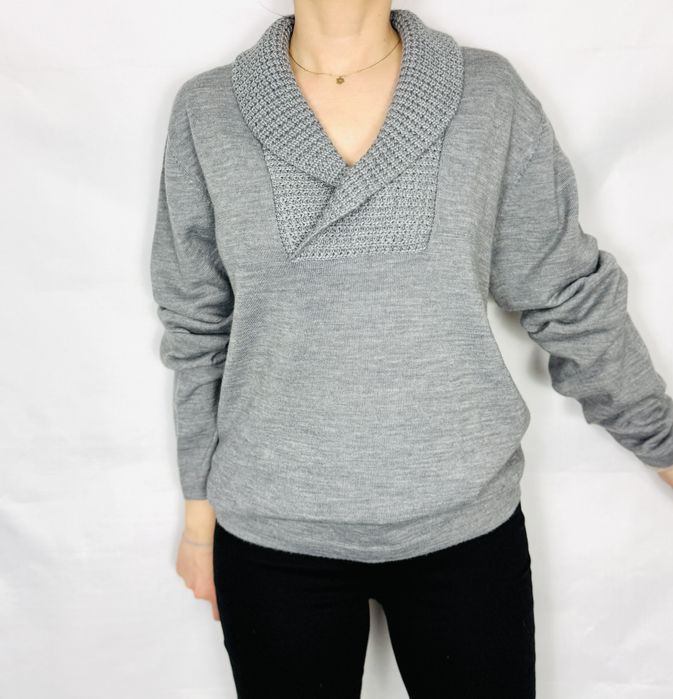 Szary sweter z szalowym kołnierzem L 40