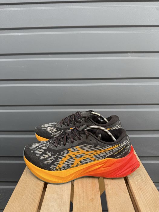 Кросівки asics novablast 42,5
