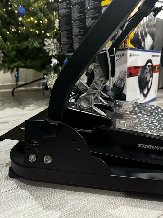 Комплект:Кермо Thrustmaster T300 Ferrari+Коробка передач+Педалі+Стійка