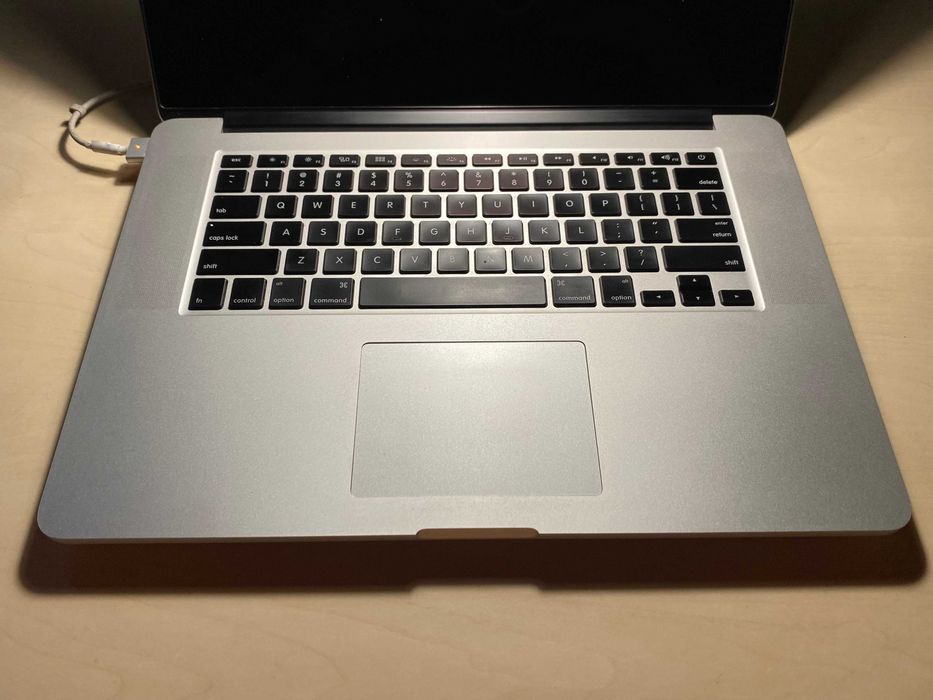 MacBook Pro 15'' A1398 Intel i7 2.4 GHz / 256GB SSD / 8 GB RAM