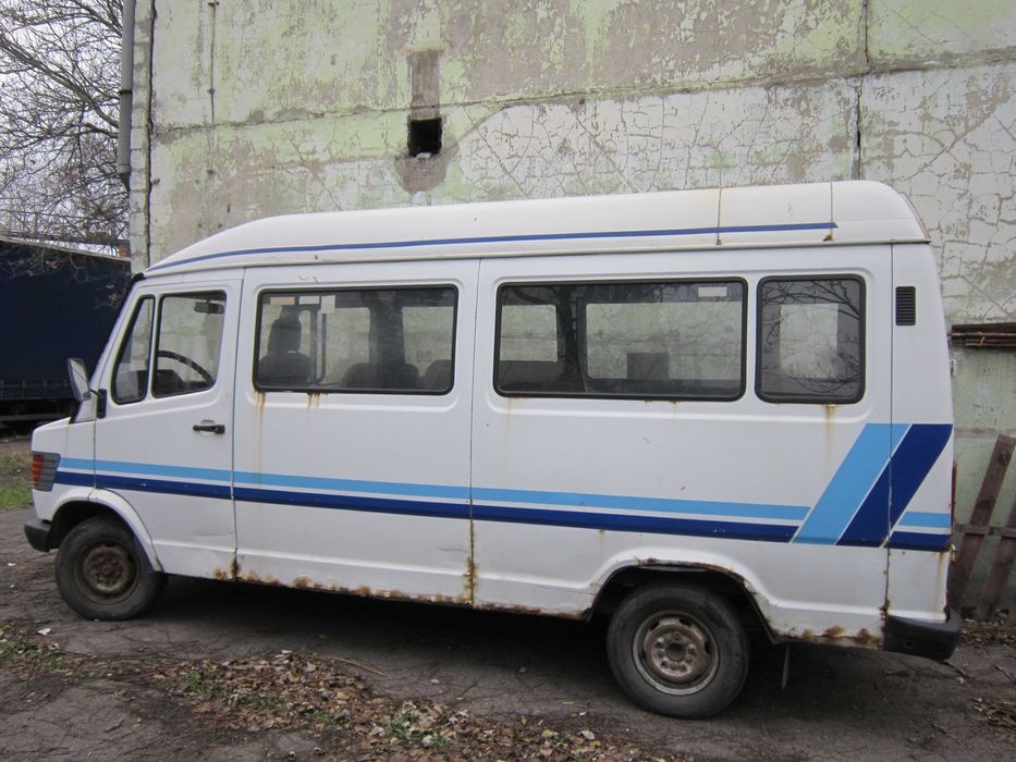 Продам Mercedes-Benz 210D категория В до 2х тонн груза и до 10 кубов