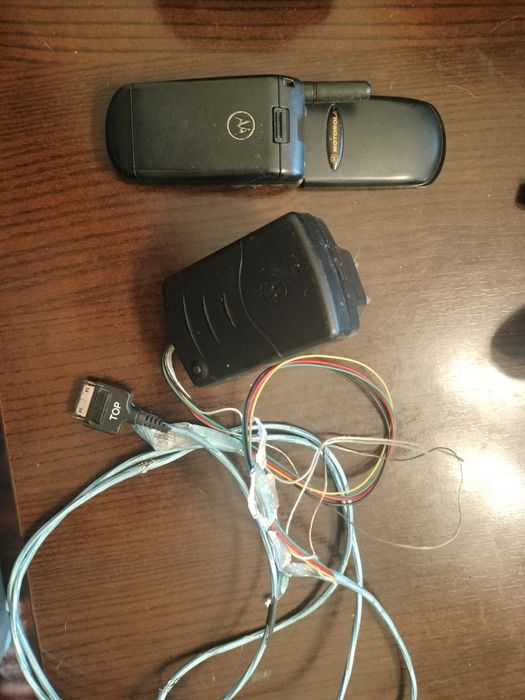 Motorola 2 telemóveis avariados para restauro ou peças