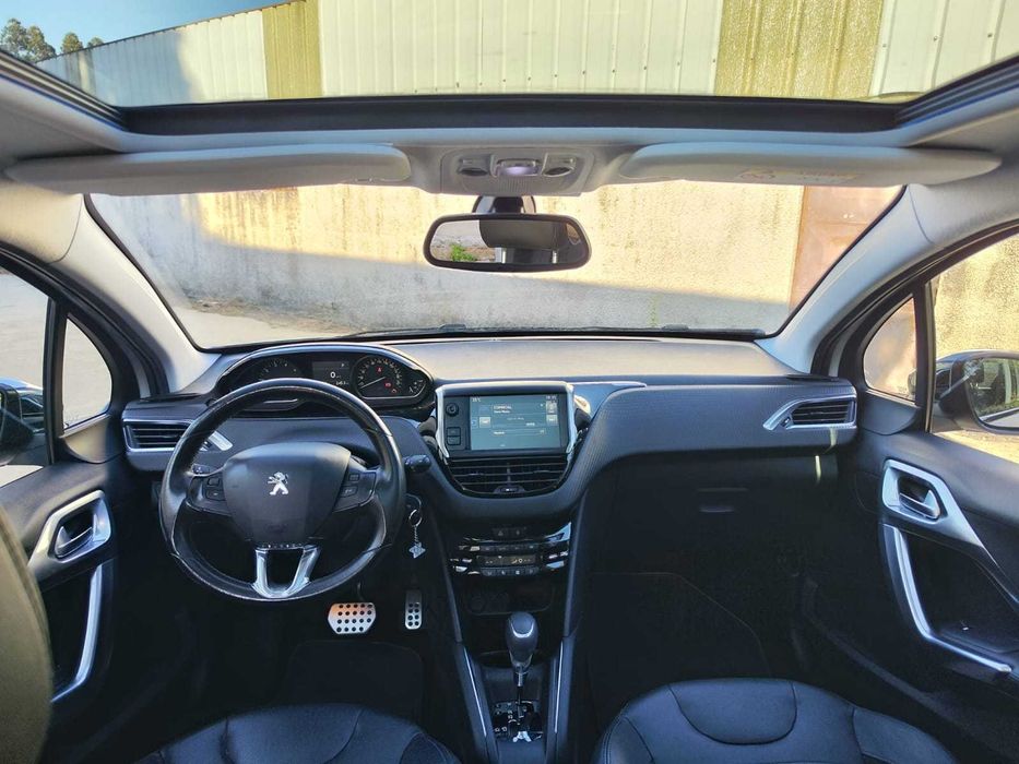 Peugeot 208 Feline Automático EAT6 Tecto Panorâmico