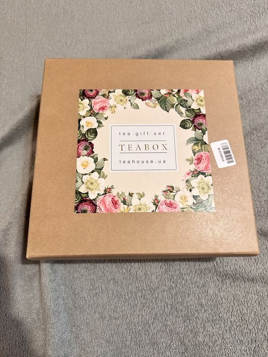 Подарочная коробка с баночками для чая.