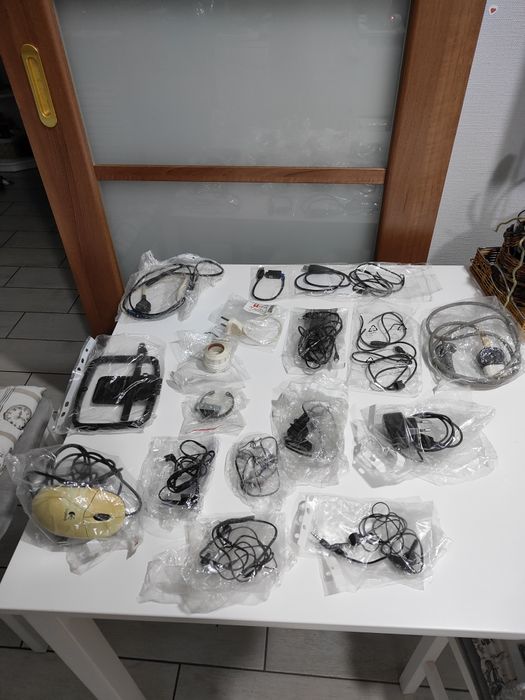 Наушники, шнуры, зарядное для телефона