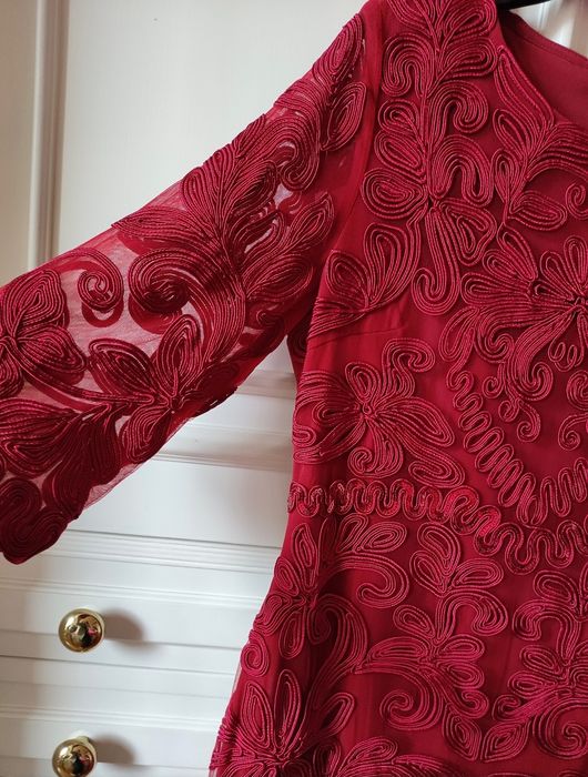 Deslumbrante Vestido Vermelho - Bordado de Luxo com Tule e Guipure