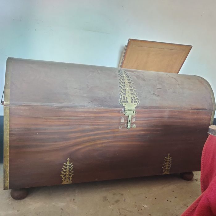 Baú em madeira antigo