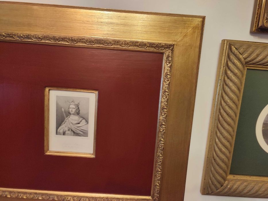 Quadro dourado em folha de ouro  passapartout grená