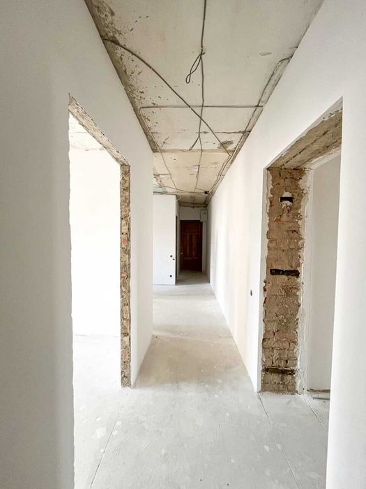 Трикімнатна з частковим ремонтом Ювілейний