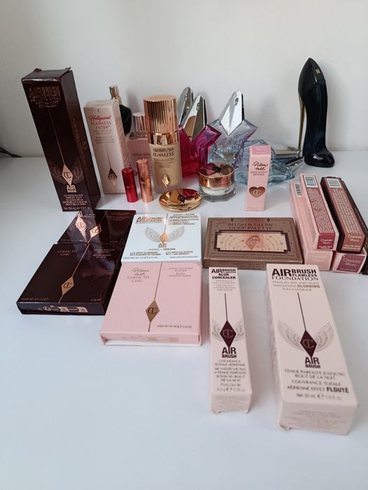 Charlotte Tilbury Pillow Talk Beauty Light Wand Easy Highlighter - rozświetlacz w płynie 12 ml