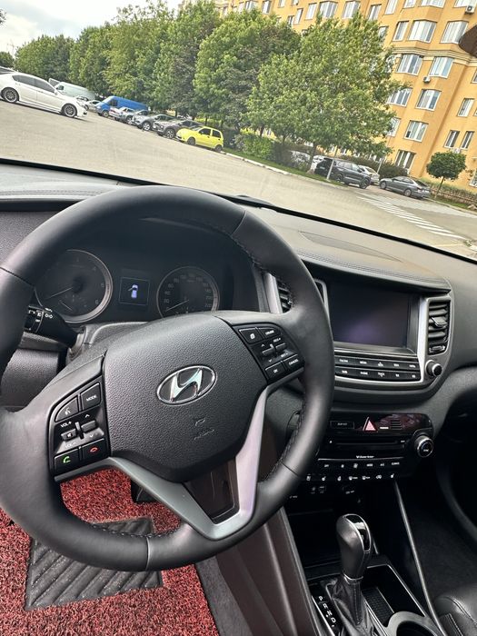 Hyundai Tucson 2015 р. Дизель: 2.0л. Автомат