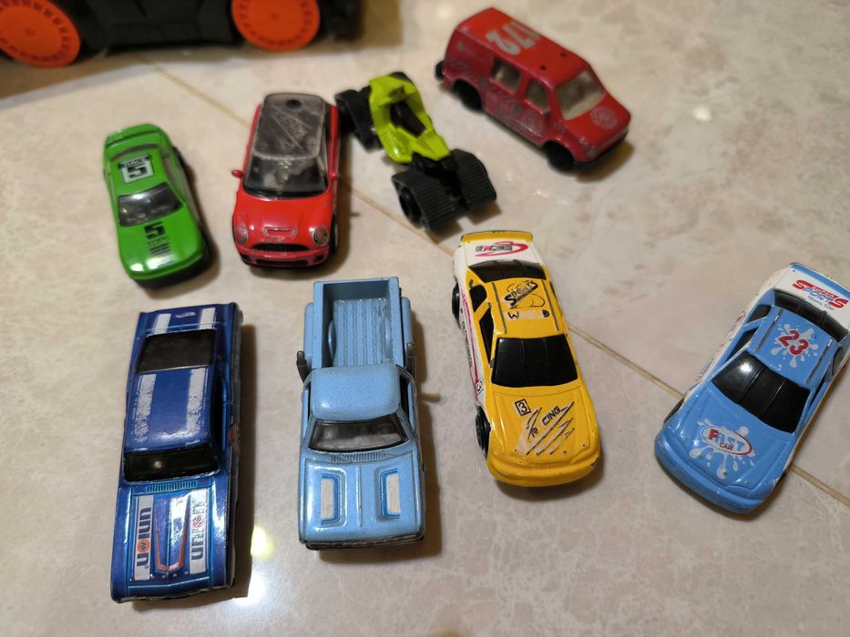Машинки Hot Wheels