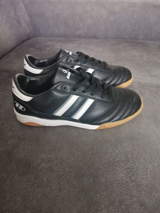 Buty do piłki nożnej, halówki 39