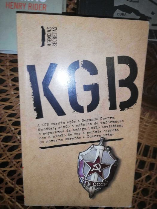 Três livros para venda