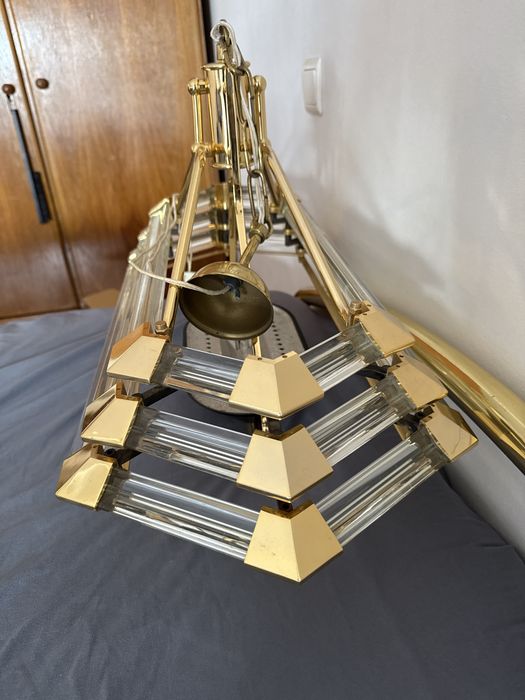 Luminaria em Metal dourado com Laminas de Vidro com detalhes Dourado.