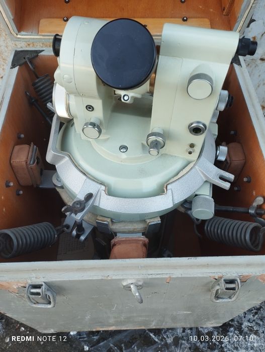 Гиротеодолит GI-B 2