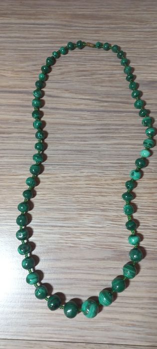 Натуральный малахит.( не пресс). Бусы из малахита.