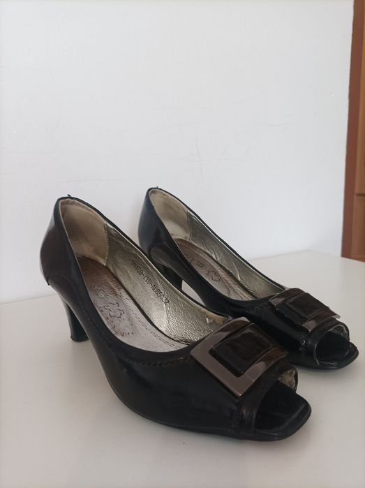 Buty odkryte  wygodne eleganckie rozm 38 obcas 6 cm