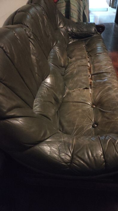 Sofá em Madeira Maciça e Pele