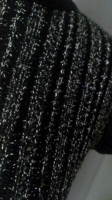 Golf połyskujący srebrny sweterkowy ażurowy Przedwiośnie