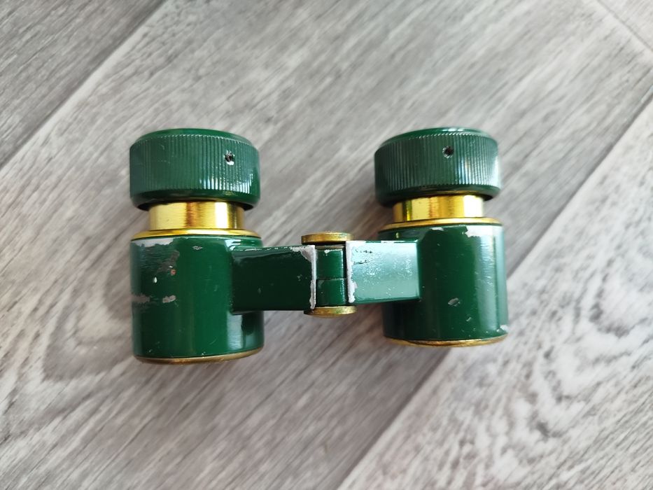 В продажу біноколь