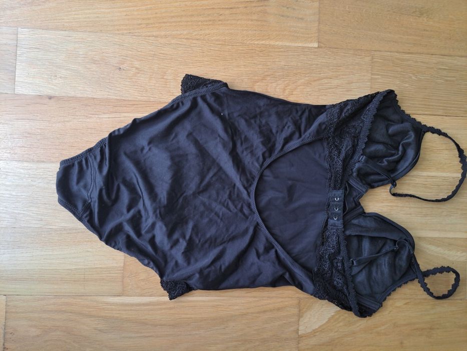 Body czarne Triumph 75B