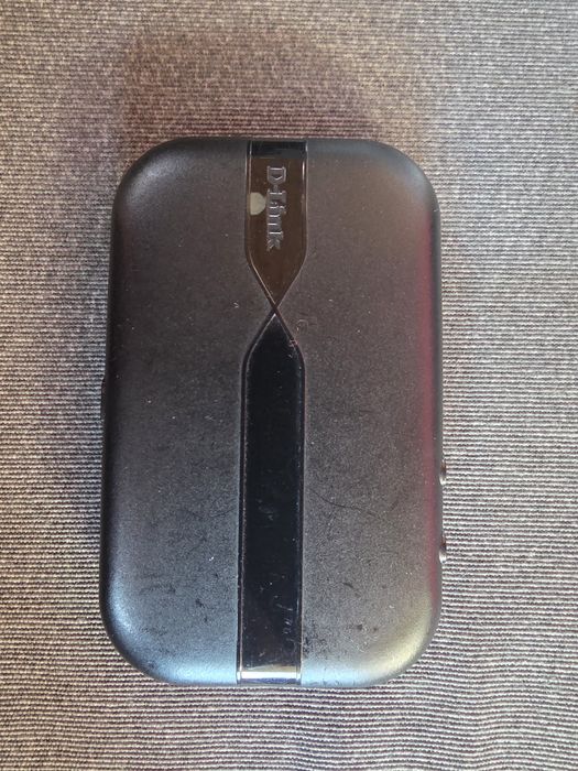 router móvel 4G LTE da marca D-Link, modelo DWR-932.