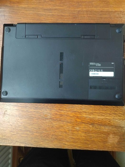 Ноутбук Samsung NP300v5z Core i3-2330 2,20 GHz, RAM 6 ГБ, HHD 200 ГБ