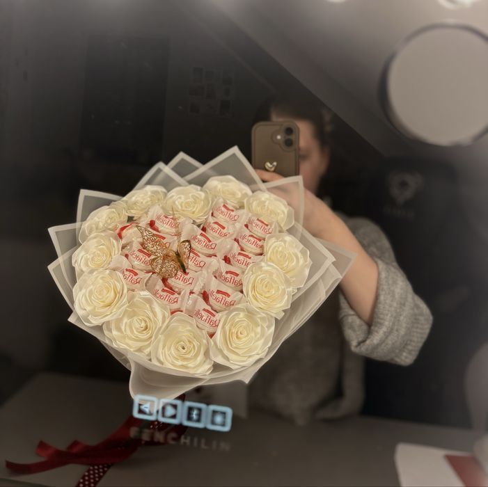 Wieczne róże wykonane ze wstążki satynowej