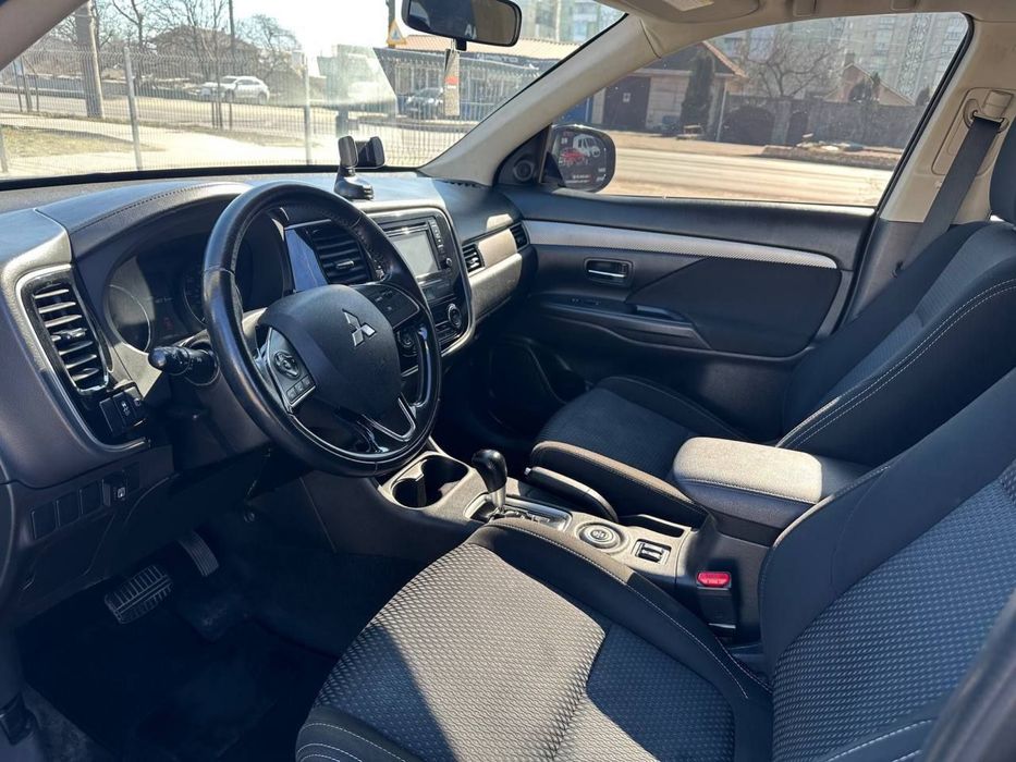 Оренда автомобіля Mitsubishi Outlander у Вінниці. Оренда авто Вінниця